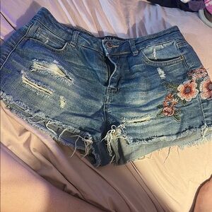 Wax Jean Blue Distressed Denim Shorts with Floral Embroidery size small